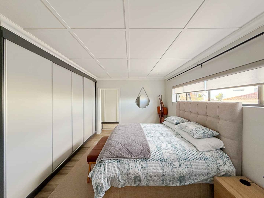 4 Bedroom Property for Sale in Calypso Beach Western Cape